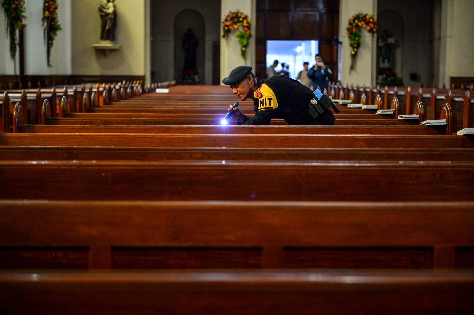 Sterilisasi katedral jelang Natal di Bandung