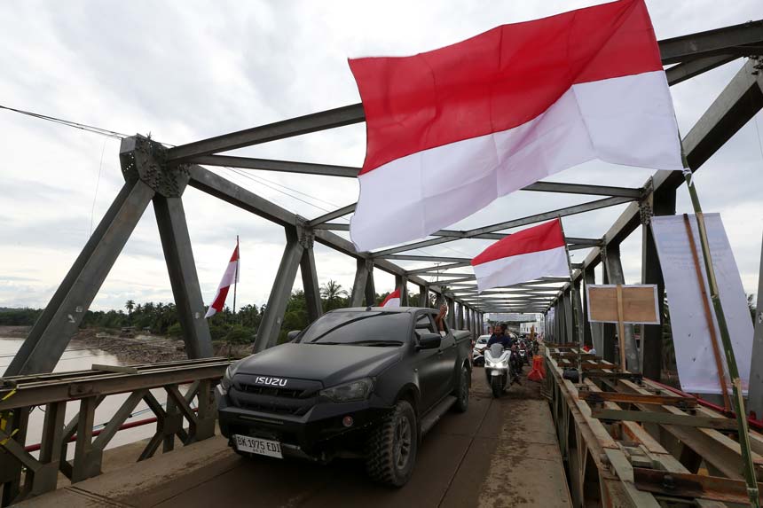 Jembatan Darurat Krueng Tingkeum Kuta Blang Rampung Dibangun