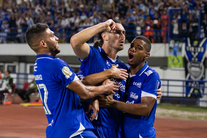 Persib Bandung Raih Kemenangan atas PSM Makassar