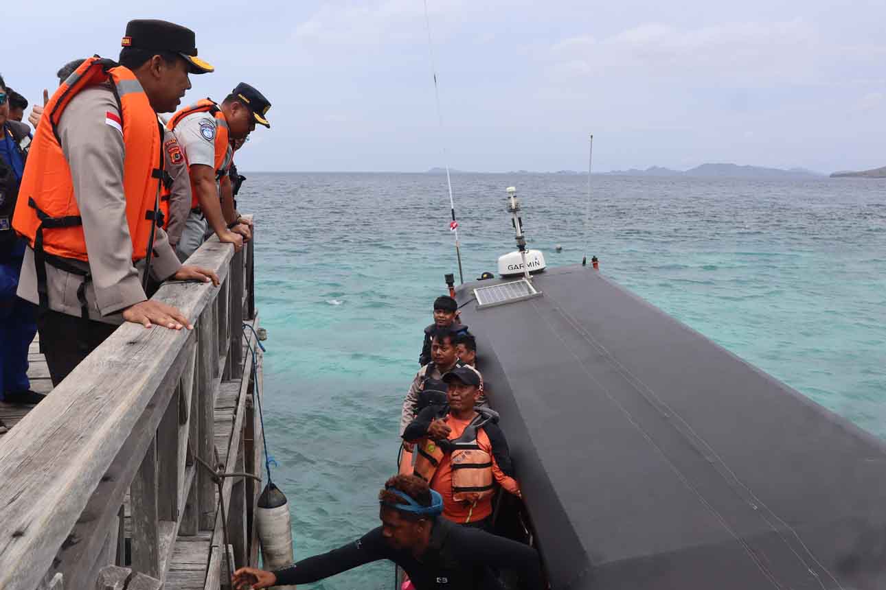 Operasi Pencarian dan Penyelamatan Korban Kapal Tenggelam di Labuan Bajo