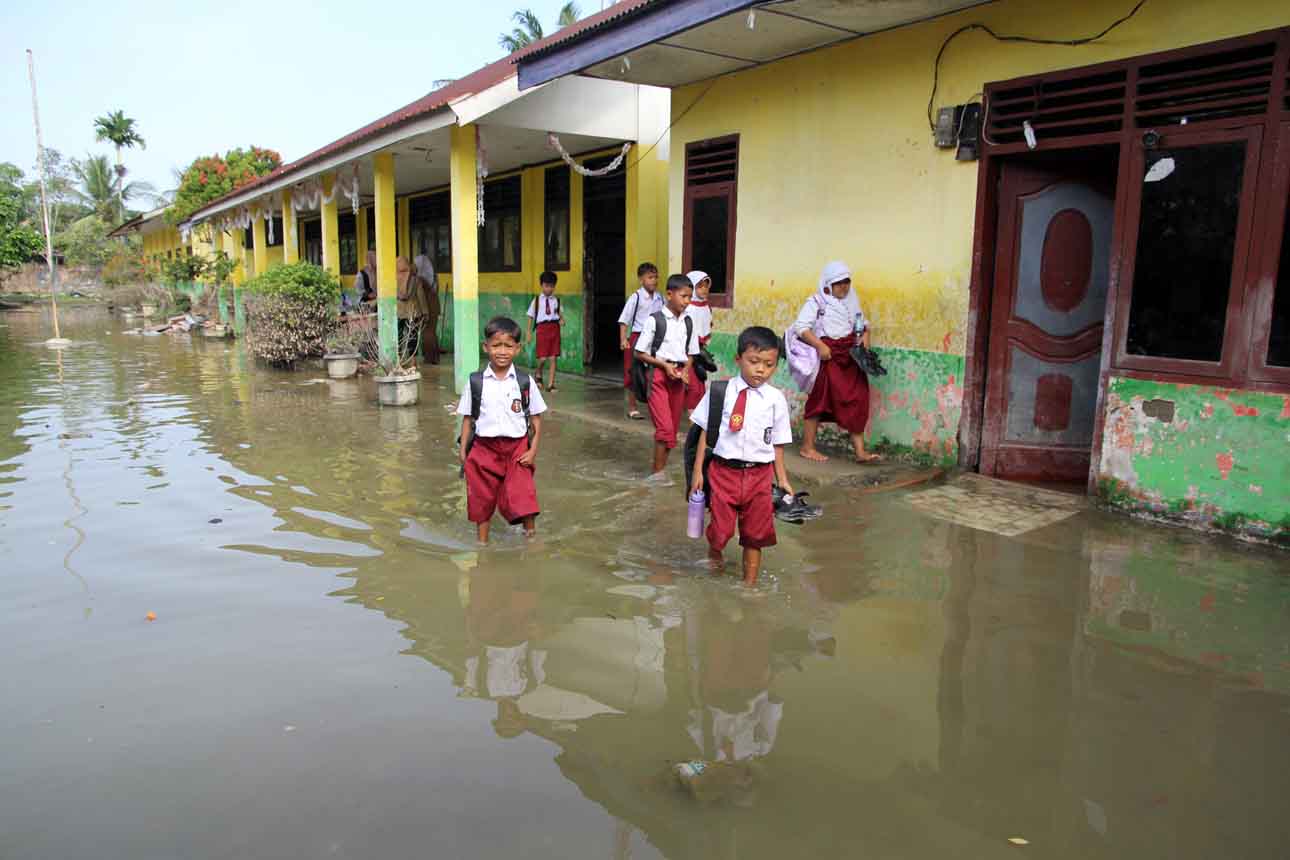 Hari Pertama Masuk Sekolah di Langkat, SDN 050733 Masih Terendam Pascabanjir