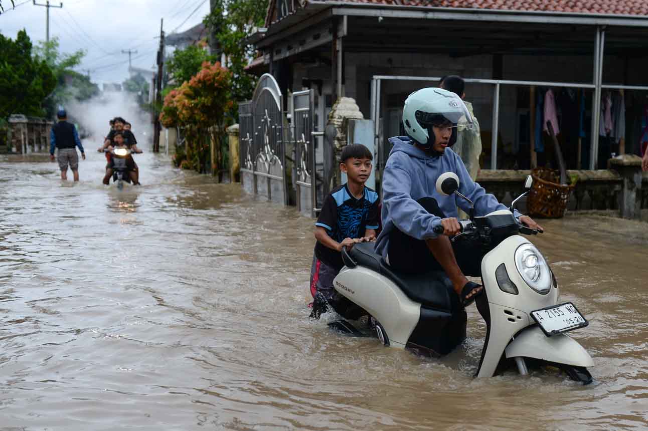 Tanggul Kali Cisereh Jebol, Puluhan Rumah di Kabupaten Serang Terendam Banjir