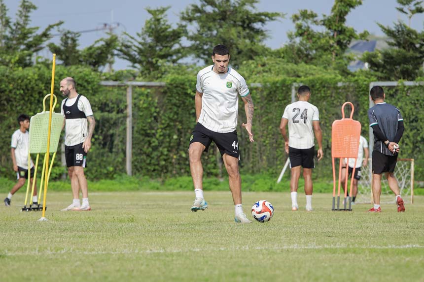 Pemain Asing Baru Merapat ke Persebaya Surabaya