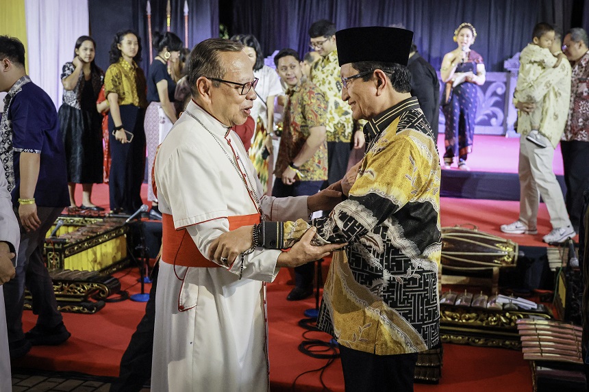 Kardinal: Paskah Perjalanan Keluar dari Kegelapan Menuju Terang