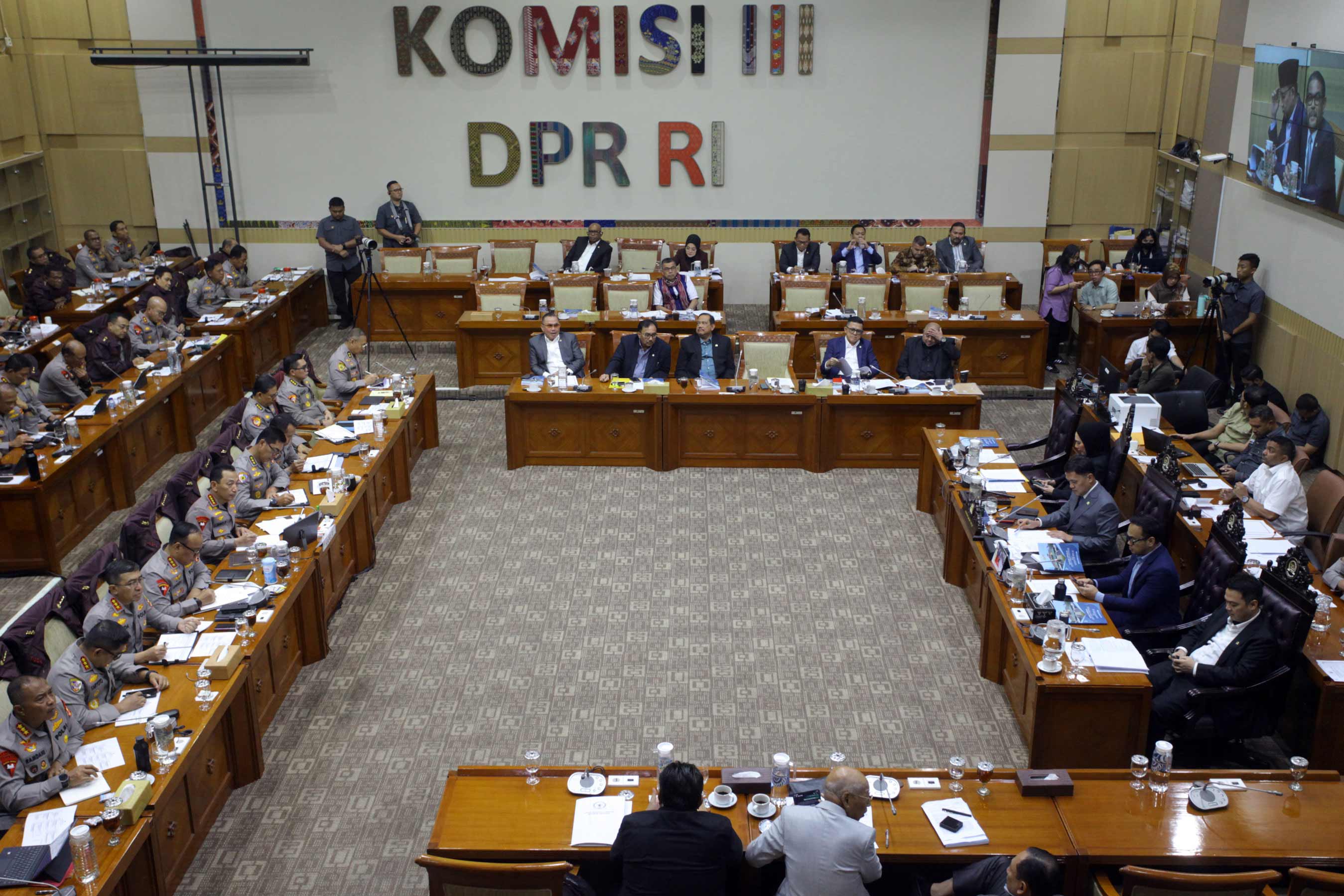 Rapat Kerja Komisi III DPR RI dengan Kapolri Bahas Evaluasi Kinerja 2025 dan Rencana Kerja 2026