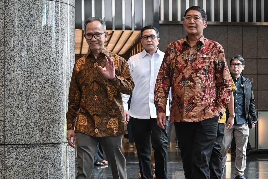 OJK Mulai Berkantor di BEI untuk Dukung Reformasi dan Penguatan Pasar Modal