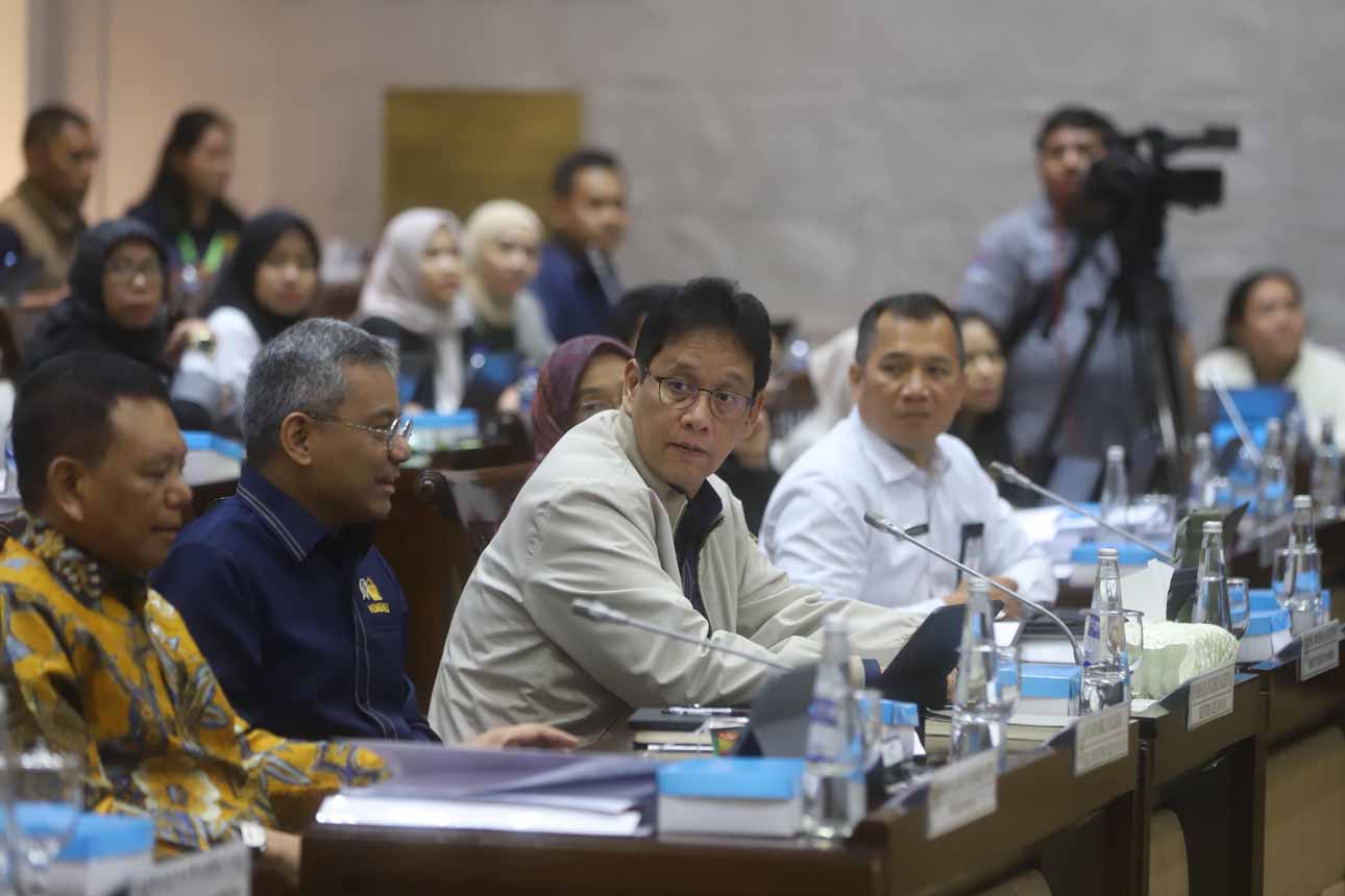 Raker Komisi XI DPR Bahas UU PPSK Bersama Menku dan Lembaga Terkait