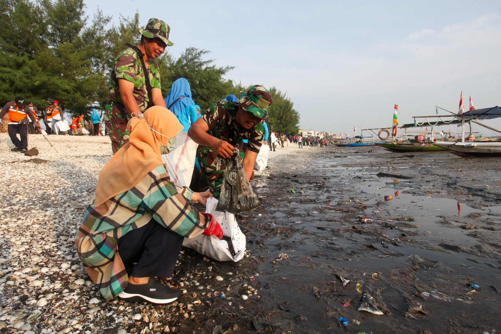 Sambut Hari Peduli Sampah Nasional di Surabaya