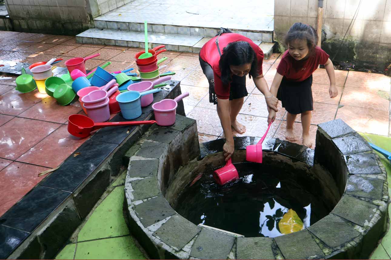 Perayaan Imlek di Depok dengan Prosesi Mandi Tujuh Sumur