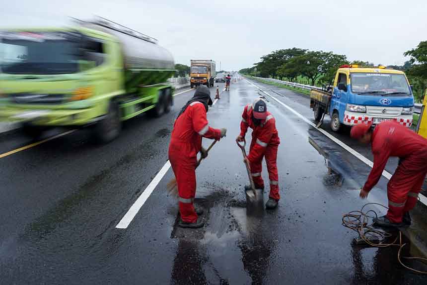 Perbaikan Jalan Tol Dikebut Sebelum Lebaran