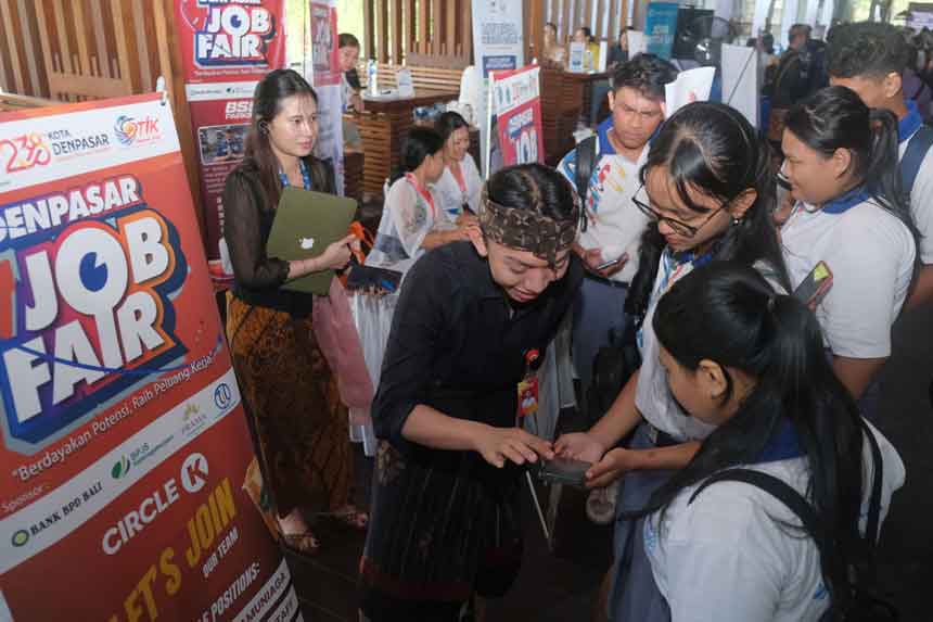 Kasihan, Warga Bogor Banyak Mengeluh Susah Cari Kerja. Bagaimana Ini Bupati?