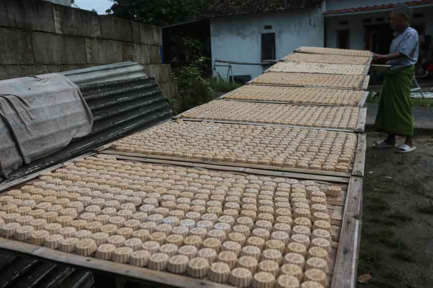 Menjelang Lebaran, Produsen Tingkatkan Produksi Kue Tradisional
