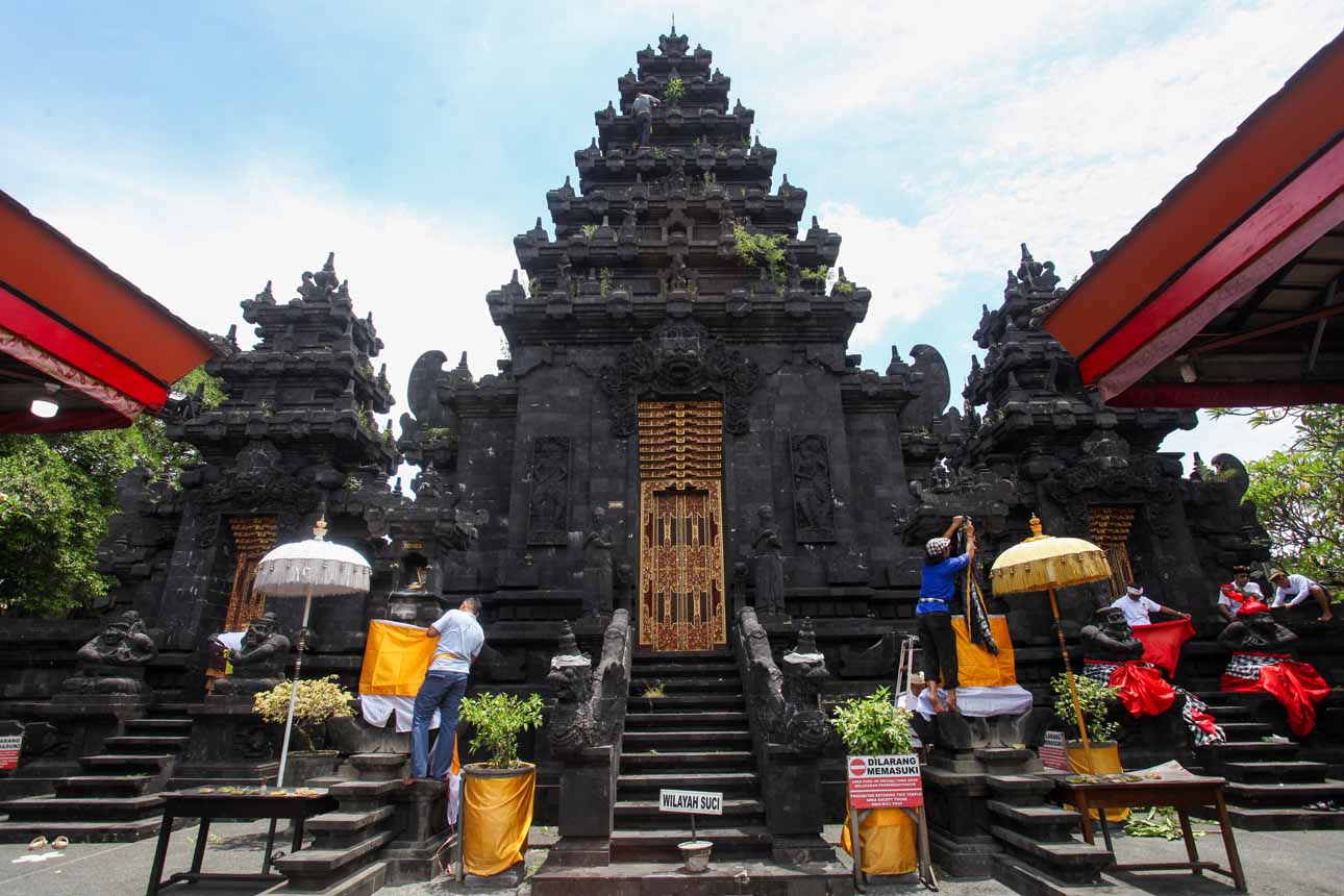 Umat Hindu di Surabaya Lakukan Persiapan Menjelang Upacara Melasti