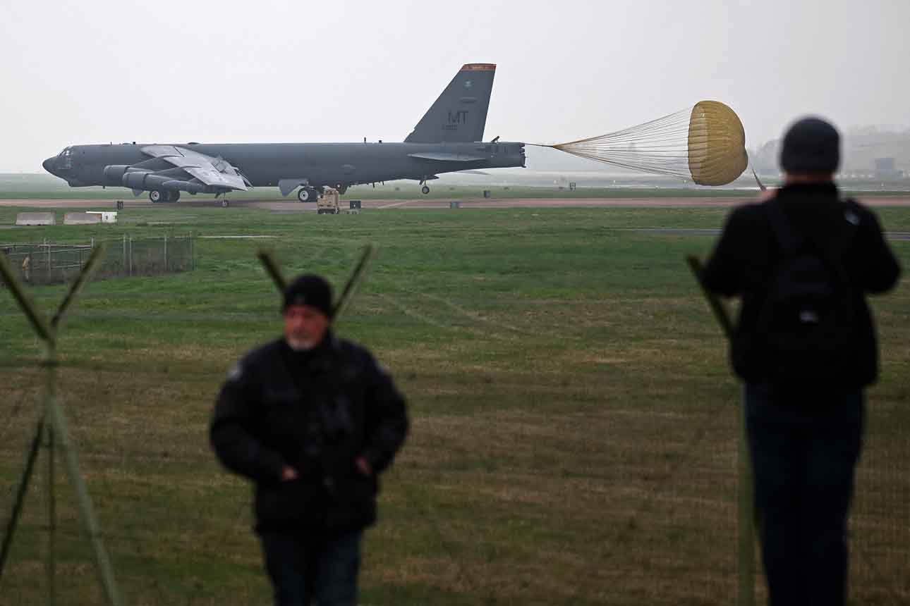 Pesawat Pembom B-52 AS Mendarat di RAF Fairford di Tengah Ketegangan dengan Iran