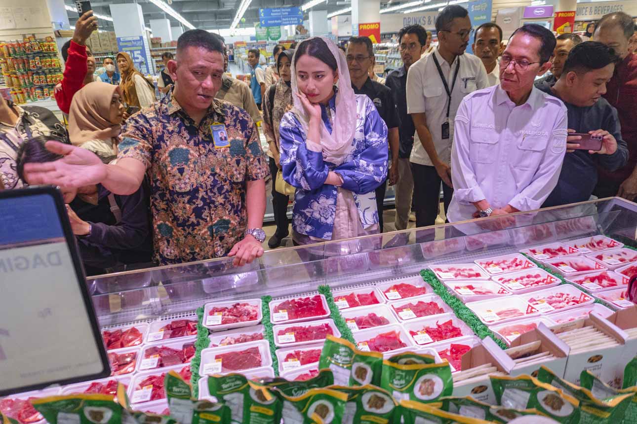 Wakil Menteri Perdagangan Tinjau Harga Bahan Pokok di Batam