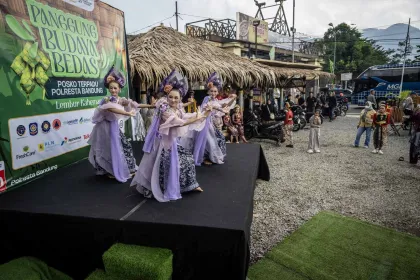 Dinas Kebudayaan Kabupaten Bandung Tampilkan Seni Budaya Lokal bagi Pemudik di Posko Nagreg