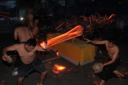 Tradisi Siat Sambuk jelang Hari Raya Nyepi
