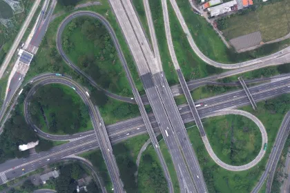 Jalan tol ruas Simpang Susun Waru lancar