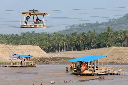 Kereta gantung penyeberangan sungai di Bireuen Aceh
