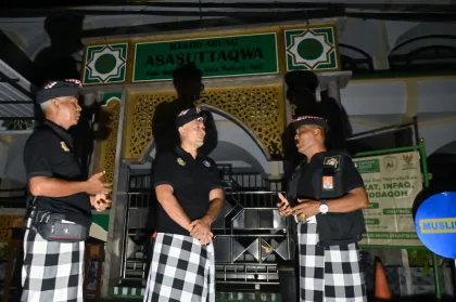 Patroli pecalang saat Hari Raya Nyepi di Bali
