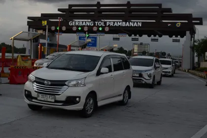 Volume kendaraan melintas GT Prambanan naik