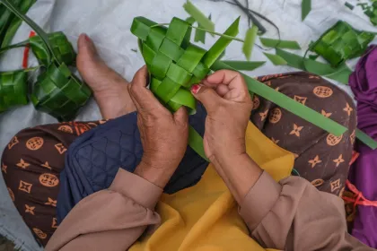 Penjualan kulit ketupat berbahan daun pandan di Kendari