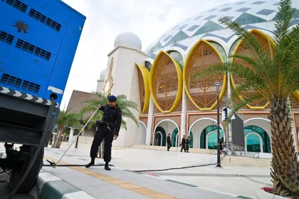 Sterilisasi masjid di Palu