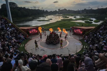 Libur Lebaran 2026, Wisatawan Serbu Taman Mini Indonesia Indah