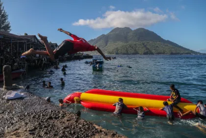 Pantai Jikomalamo Jadi Destinasi Favorit Libur Lebaran
