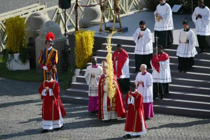 Misa Minggu Palma di Lapangan Santo Petrus, Paus Leo XIV Serukan Perdamaian
