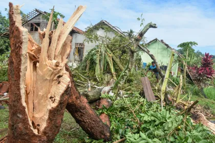 Dampak angin puting beliung di Ciamis