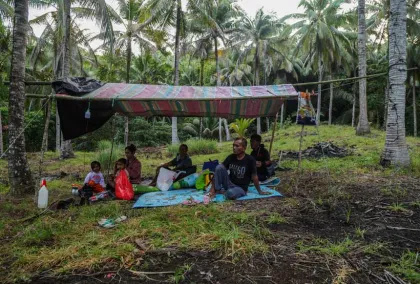 Pasca Gempa, Warga Mengungsi Mandiri di Bukit Mayau