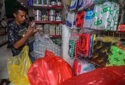 Harga produk berbahan plastik naik di Ternate