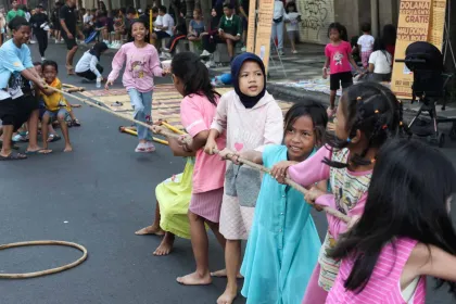 Serunya Main Bareng Tanpa Gawai di Surabaya