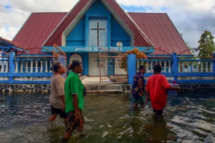 Banjir akibat luapan Danau Sentani