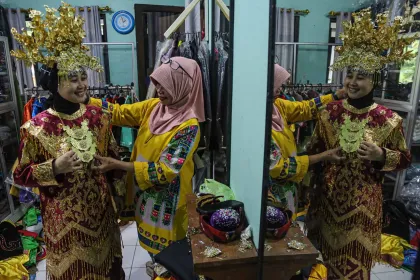 Jelang Hari Kartini, Permintaan Sewa Baju Adat Naik