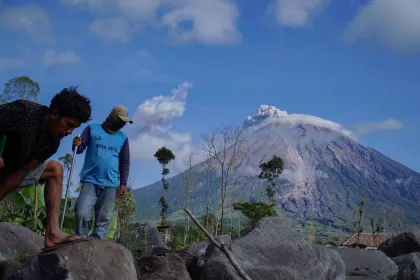 Gunung Semeru Alami Aktivitas Vulkanik