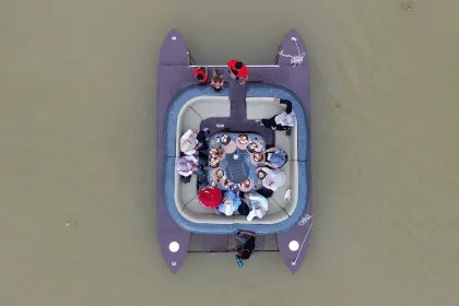 Kafe terapung di Sungai Batang Arau Padang