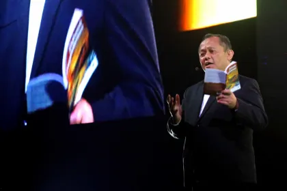 Sekjen Golkar Sarmuji Luncurkan Buku, Puisi dan Lagu