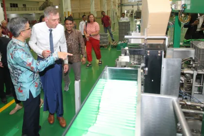 Melihat Dubes Jerman Kunjungi Pabrik Faber-Castell cibitung