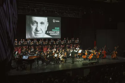 Konser Orkestra Digelar untuk Menghormati Paus Fransiskus di Roma