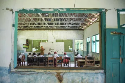 Kondisi Memprihatinkan, Siswa Belajar di Kelas yang Rusak