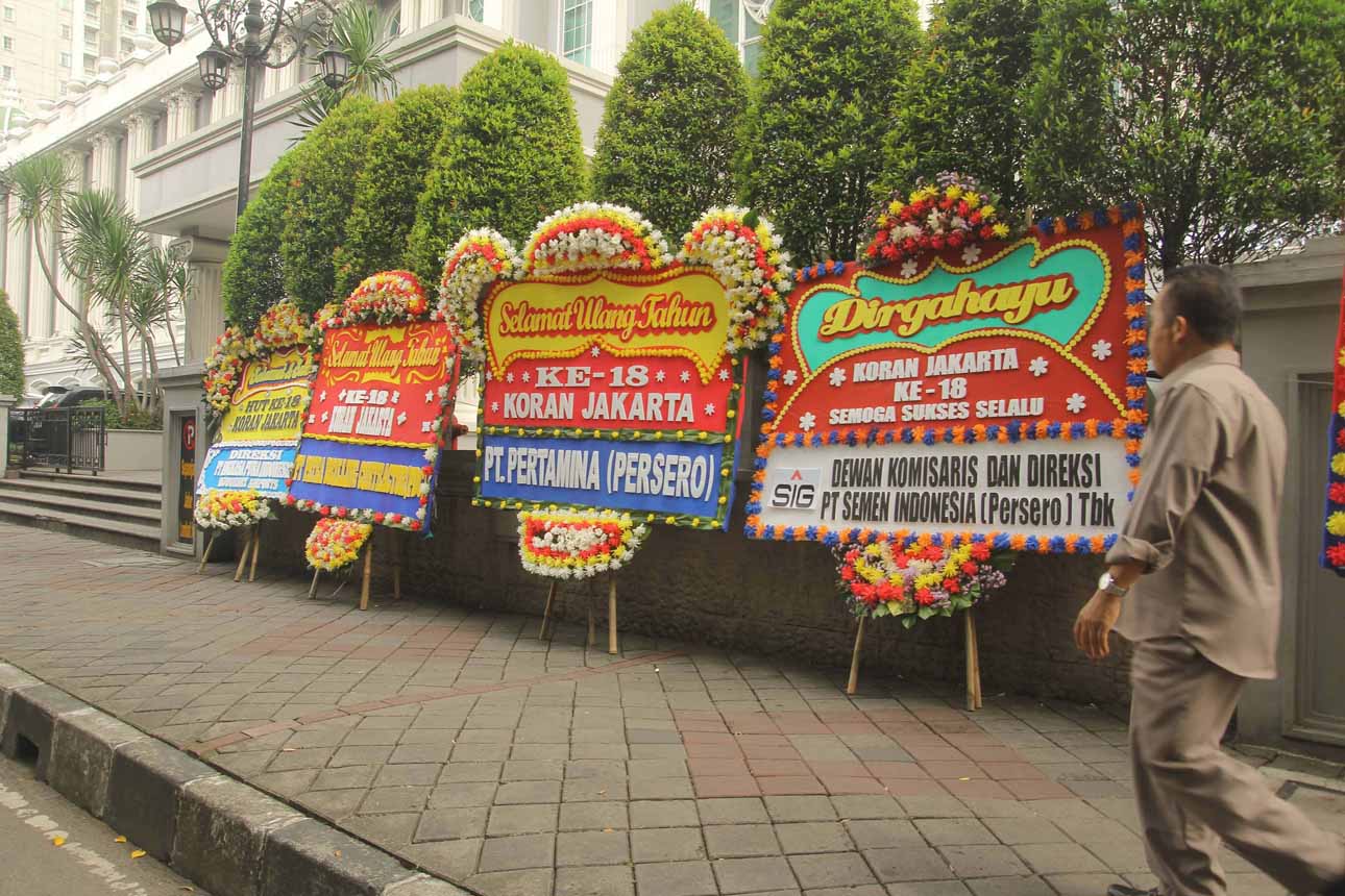 Karangan Bunga Dari Berbagai Perusahaan Dan Instansi Dalam Rangka Ulang Tahun Koran Jakarta Ke-18