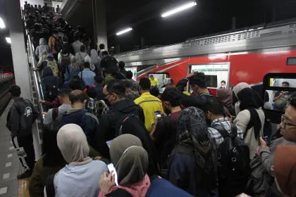Pelayanan KRL imbas kecelakaan kereta di Bekasi Timur