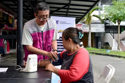 Cek kesehatan gratis bagi pedagang dan buruh