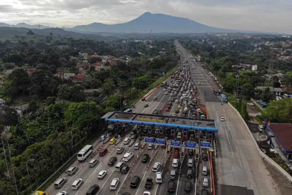 Kepadatan Lalu Lintas Warnai Libur Hari Buruh Internasional di Jalur Puncak