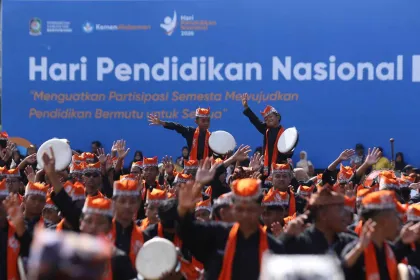 Peringatan Hardiknas Dimeriahkan Kesenian Kuntulan Ewon