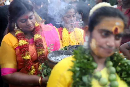 Tradisi tusuk lidah umat Hindu di Medan