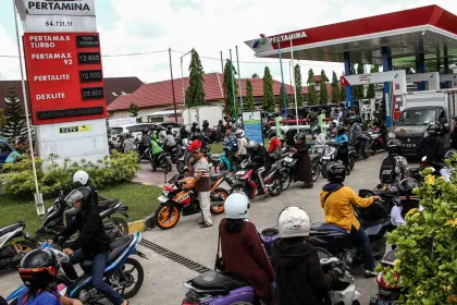 Antrean Panjang BBM Terjadi di SPBU Palangka Raya