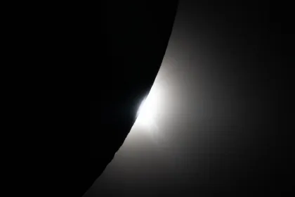 Gerhana Matahari dari Bulan Versi Artemis II